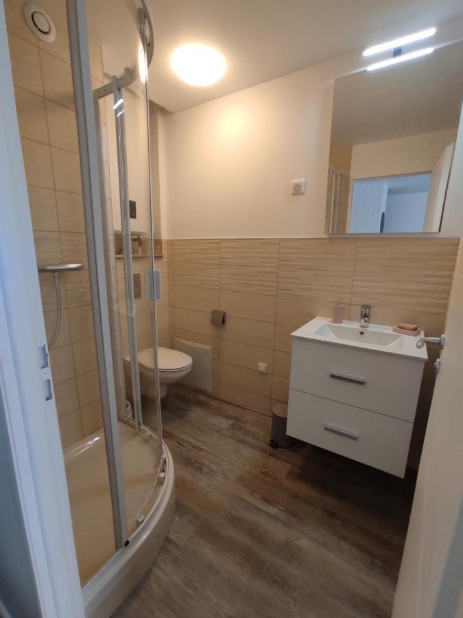 Appartement Climatise Avec Balcon,Wifi, Proche Remparts Avignon Ngoại thất bức ảnh